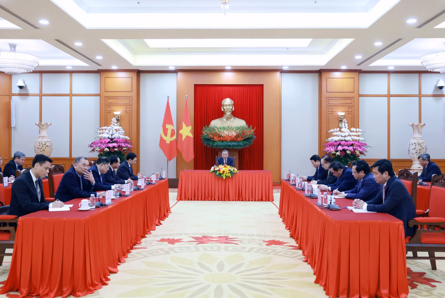 vna-potal-tong-bi-thu-to-lam-dien-dam-voi-bi-thu-thu-nhat-dang-cong-san-cuba-chu-tich-nuoc-cong-hoa-cuba-miguel-diaz-canel-8553029.jpg