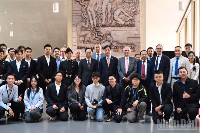 IP Paris cung cấp hệ sinh thái khoa học-công nghệ và nguồn tuyển thông qua các trường thành viên như Trường Bách khoa Paris, Trường Viễn thông Paris, Trường Quốc gia Thống kê và Quản trị kinh tế Paris, Trường Quốc gia Kỹ thuật tiên tiến. Các thế mạnh đào tạo: trí tuệ nhân tạo, dữ liệu, an ninh mạng, công nghệ lượng tử, năng lượng, quốc phòng, đổi mới sáng tạo và quản trị dự án công nghệ.