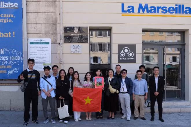 Lưu học sinh Việt Nam tại Aix-Marseille và Nice.