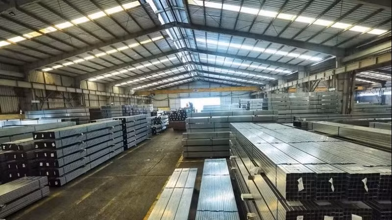 Theo quy định mới, EU sẽ duy trì tổng hạn ngạch nhập khẩu thép được miễn thuế ở mức 18,3 triệu tấn mỗi năm. (Ảnh: TTXVN)