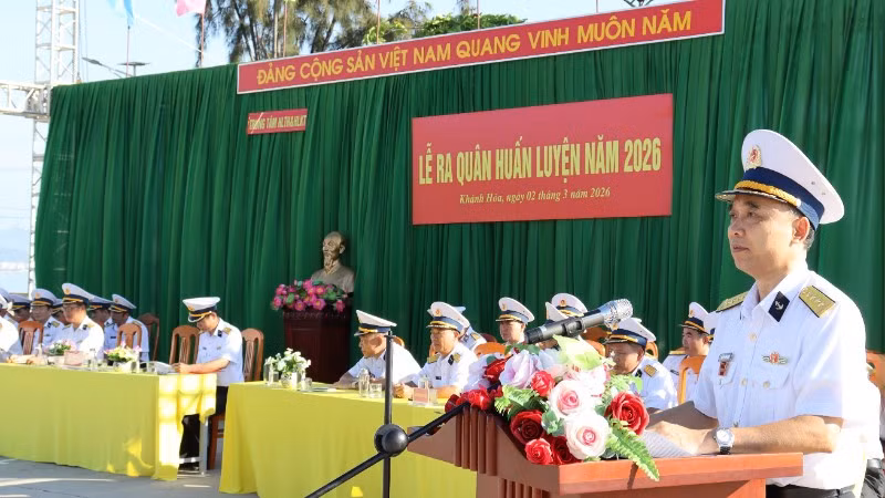 Đại tá Nguyễn Đình Giảng, Phó Giám đốc Học viện phát biểu tại lễ ra quân.
