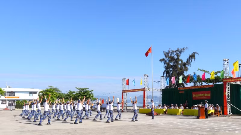 hinh-anh-2-dong-dien-cac-bai-the-duc-sang-vo-tay-khong-1868.jpg