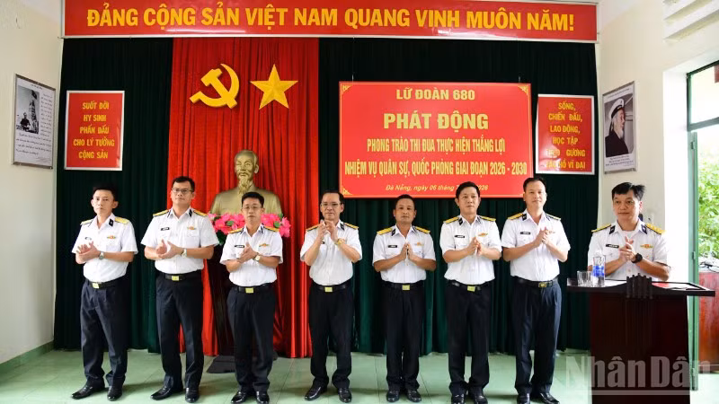 ndo_br_dai-dien-cac-co-quan-don-vi-lu-doan-680-the-hien-quyet-tam-thuc-thang-loi-phong-trao-thi-dua-6924.jpg