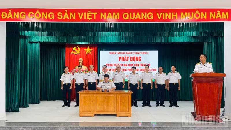 ndo_br_ky-ket-giao-uoc-thi-dua-tai-trung-tam-bao-dam-ky-thuat-vung-3-hai-quan-5117.jpg