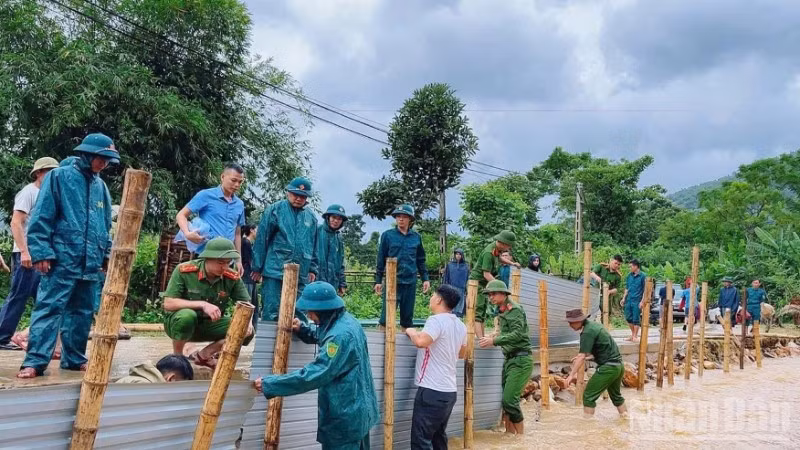 Bộ Nông nghiệp và Môi trường đề nghị các địa phương miền bắc và Bắc Trung Bộ tăng cường kiểm tra, tuần tra, chuẩn bị lực lượng, vật tư theo phương châm “4 tại chỗ” để bảo đảm an toàn hệ thống đê điều.