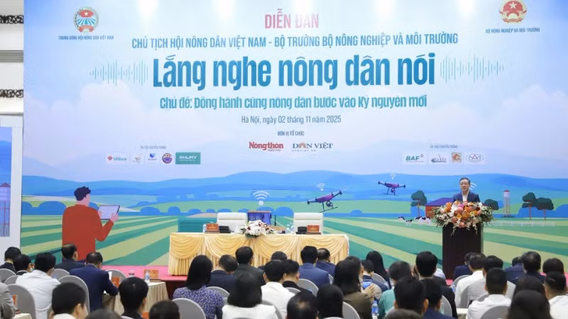 Diễn đàn “Chủ tịch Hội Nông dân Việt Nam - Bộ trưởng Bộ Nông nghiệp và Môi trường lắng nghe nông dân nói năm 2025” với chủ đề “Đồng hành cùng nông dân bước vào kỷ nguyên mới” sáng 2/11, tại Hà Nội.