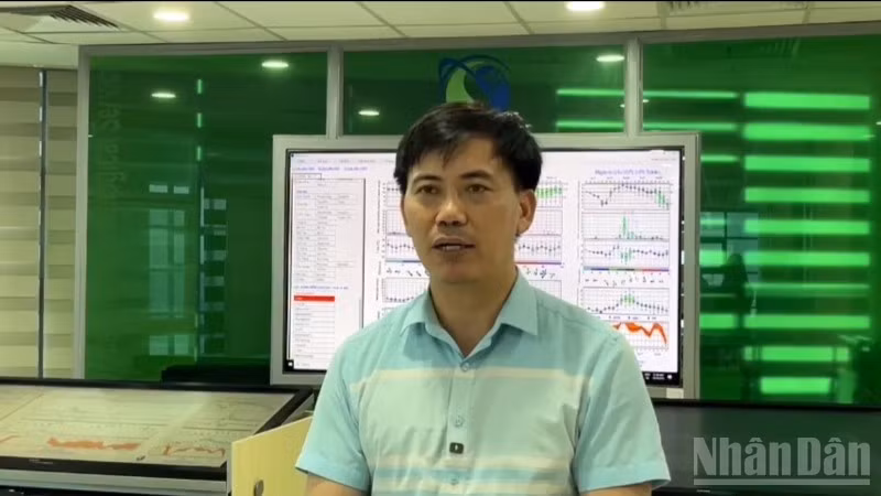 Ông Nguyễn Văn Hưởng, Trưởng phòng Dự báo thời tiết, Trung tâm Dự báo khí tượng thủy văn quốc gia cảnh báo, bão số 11 có hoàn lưu rộng, sức gió mạnh cấp 8-9 tại Quảng Ninh.