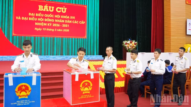 ndo_br_6-can-bo-giang-vien-nhan-vien-hoc-vien-chien-si-bo-phieu-bau-7269.jpg