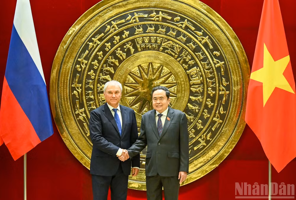 Chủ tịch Quốc hội Trần Thanh Mẫn và Chủ tịch Duma Quốc gia Quốc hội Liên bang Nga Vyacheslav Volodin. (Ảnh: DUY LINH)
