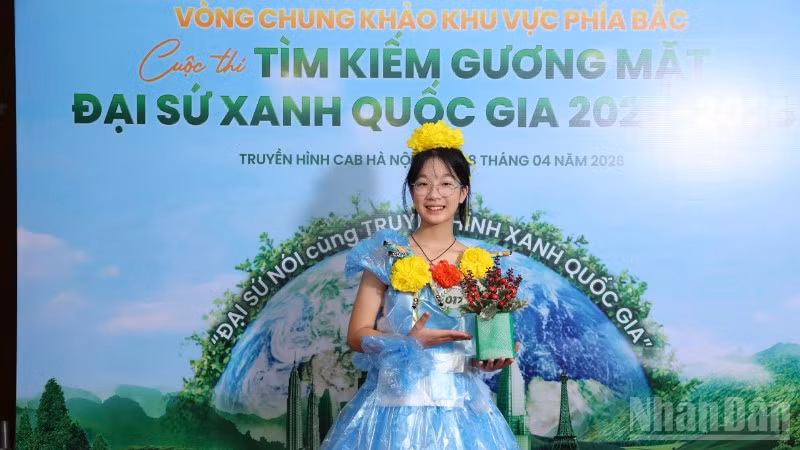 Thí sinh tham dự cuộc thi với phong cách tự tin và nhiều sáng tạo trong trình bày nội dung. 