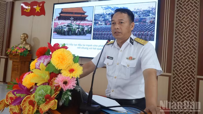 ndo_br_dong-chi-thuong-ta-nguyen-khac-cu-truong-ban-tuyen-huan-vung-3-hai-quan-thong-tin-ve-tinh-hinh-bien-dao-thoi-gian-gan-day-4730.jpg