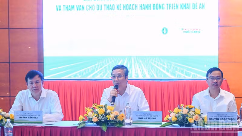 Thứ trưởng Nông nghiệp và Môi trường Hoàng Trung chủ trì Hội nghị công bố Đề án “Sản xuất giảm phát thải lĩnh vực trồng trọt giai đoạn 2025-2035, tầm nhìn đến 2050” sáng 22/10, tại Hà Nội.