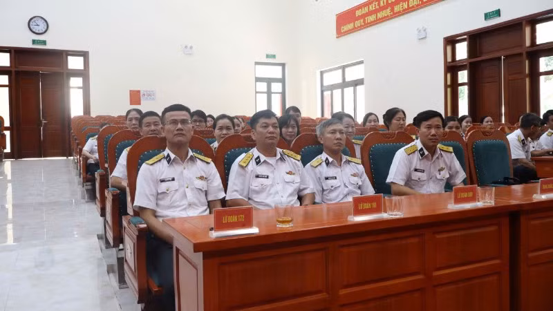 dai-bieu-tham-du-hoi-nghi-4933.jpg
