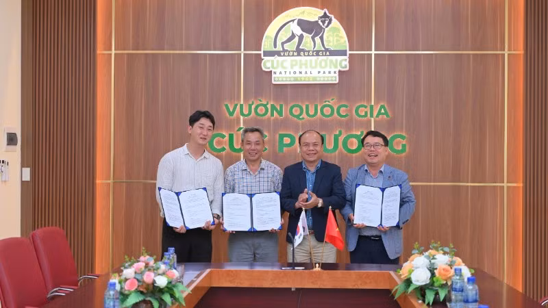 Ký Biên bản ghi nhớ hợp tác bảo vệ môi trường và cứu hộ động vật hoang dã giai đoạn 2026-2029.