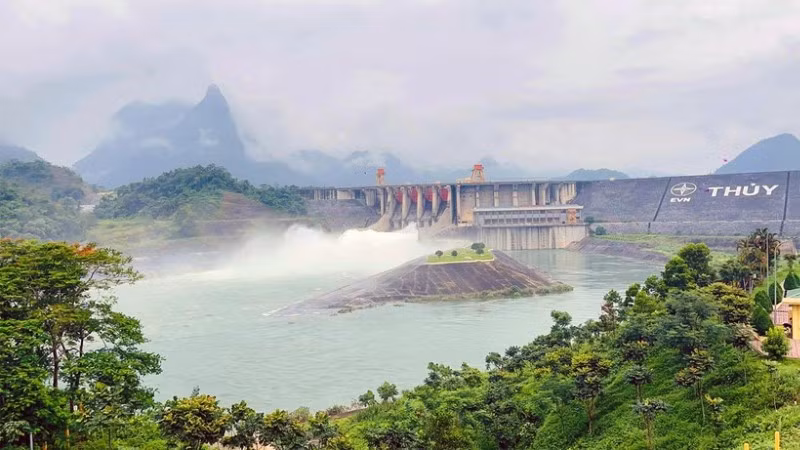 Bộ trưởng Nông nghiệp và Môi trường chỉ đạo Công ty thủy điện Tuyên Quang đóng một cửa xả đáy hồ thủy điện Tuyên Quang kể từ 18 giờ ngày 30/6/2025.