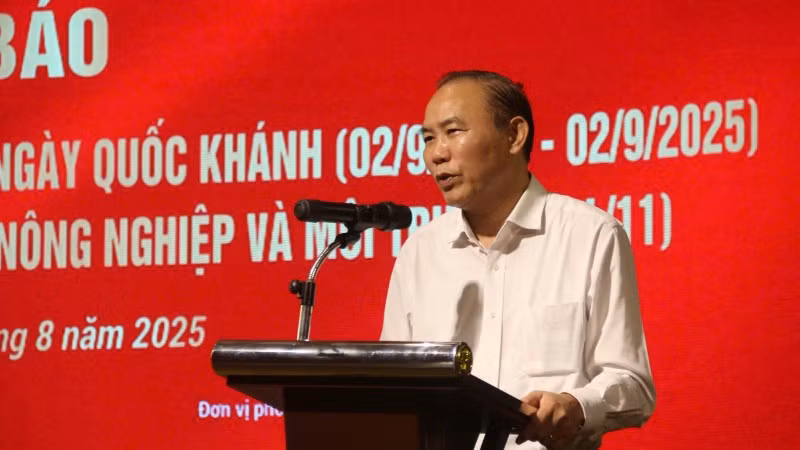 Thứ trưởng Phùng Đức Tiến phát biểu tại buổi họp báo.