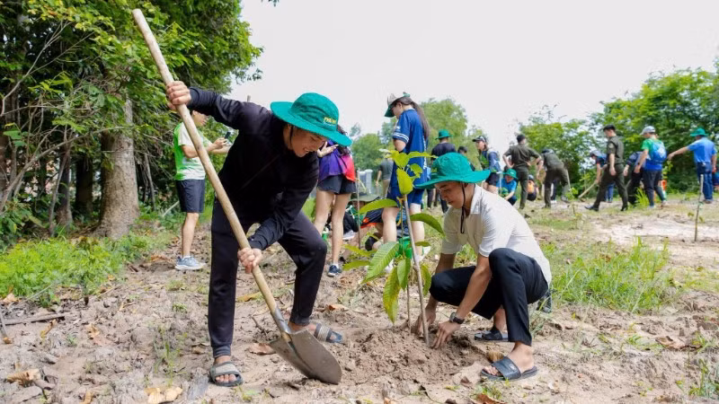 TreeBank trao tặng 10.000 cây giống cho chương trình "Trồng rừng giữ nước mùa mưa" tại Tây Ninh năm 2025.