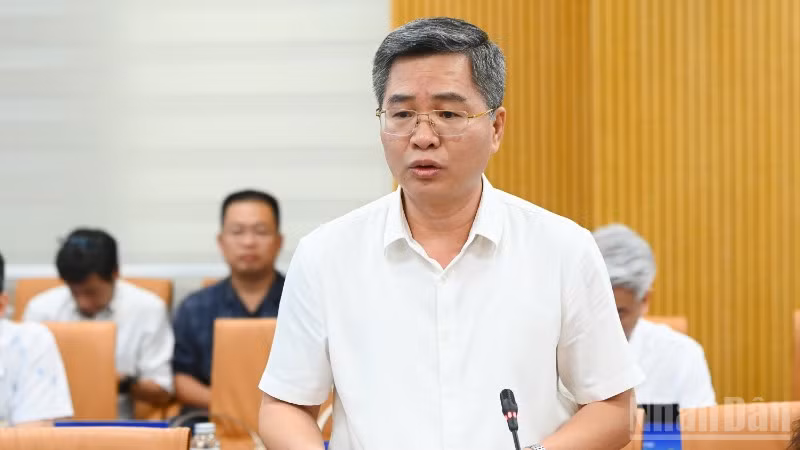 ndo_br_ong-tran-gia-long-hien-dang-giu-chuc-vu-pho-vu-truong-vu-ke-hoach-tai-chinh-bo-nong-nghiep-va-moi-truong-3447.jpg