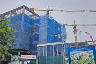 Sở Xây dựng yêu cầu các chủ đầu tư dự án, nhà thầu thi công sẵn sàng ứng phó mọi tình huống theo phương châm "4 tại chỗ". (Ảnh: KHÁNH HÒA)