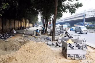 Hà Nội tạm dừng thi công đào đường, vỉa hè trên địa bàn từ ngày 11/8 đến hết ngày 5/9. (Ảnh: TUẤN ANH)