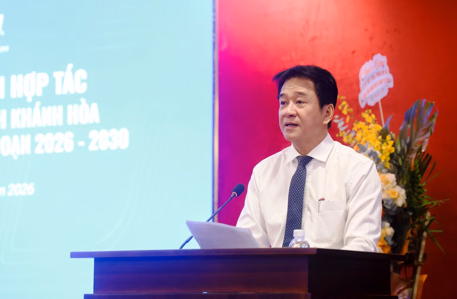 ong-nguyen-long-bien-pho-chu-tich-thuong-truc-ubnd-tinh-khanh-hoa-phat-bieu-tai-le-ki-ketjpg.jpg