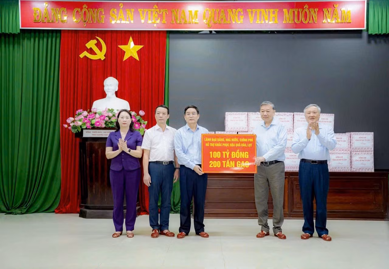 tong-bi-thu-tham-hue.jpg