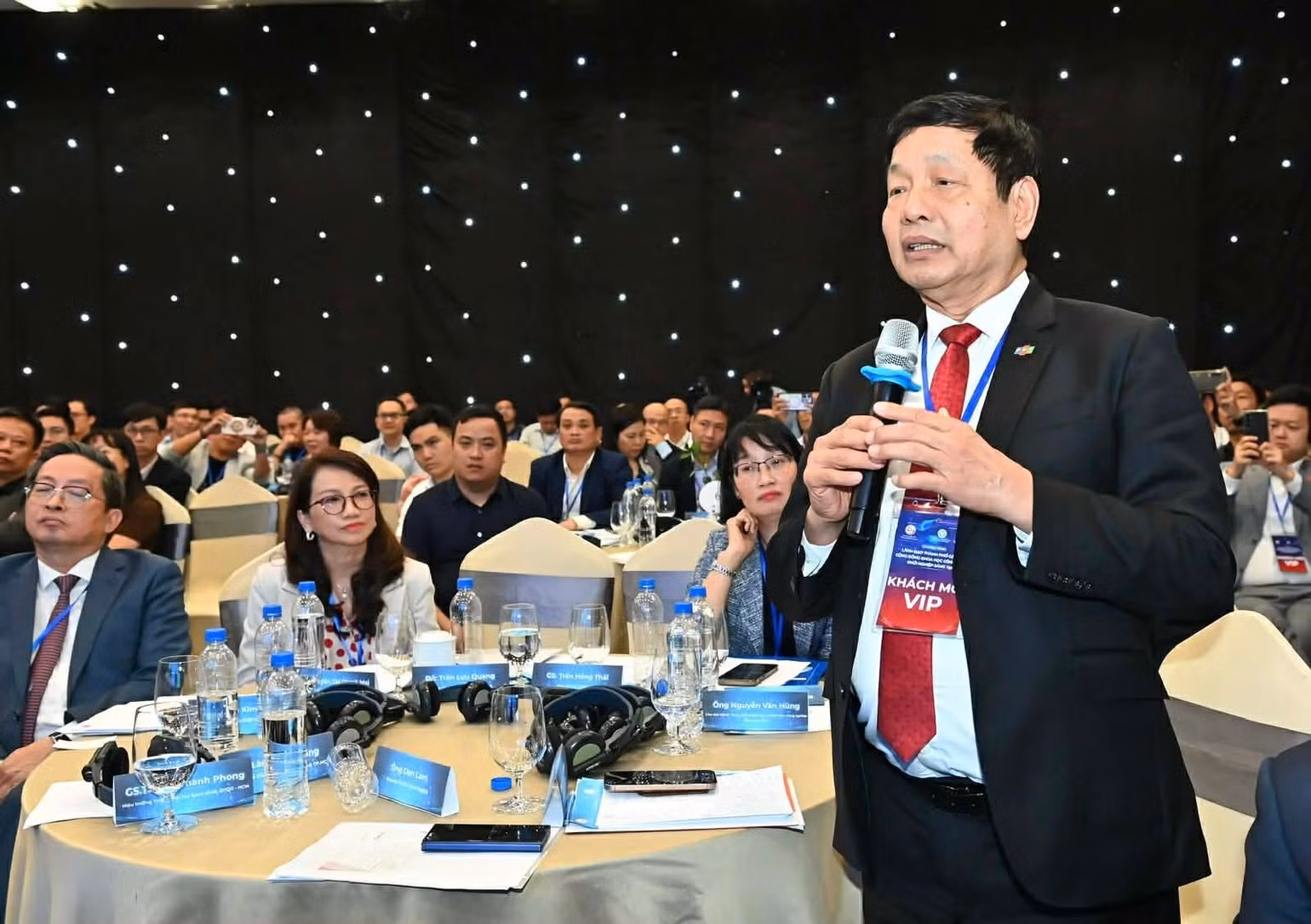 chu-tich-fpt-truong-gia-binh-phat-bieu-02-anh-viet-dung-sggp.jpg