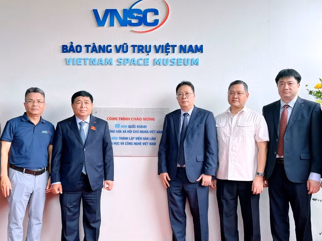 trung-tam-cn-vu-tru-khanh-thanh.jpg