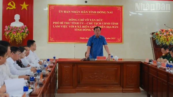 Phó Bí thư Tỉnh ủy, Chủ tịch Ủy ban nhân tỉnh Đồng Nai Võ Tấn Đức phát biểu tại buổi làm việc với 8 xã biên giới.