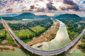 Chủ tịch nước tặng thưởng Huân chương Lao động hạng 3 cho 5 tập thể có thành tích xuất sắc trong phong trào thi đua hoàn thành 3.000km đường bộ cao tốc và phát triển kết cấu hạ tầng đồng bộ, hiện đại.