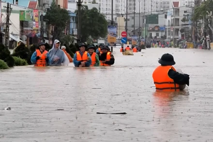 [Video] Thủ tướng yêu cầu khẩn trương sơ tán dân khỏi khu vực ngập sâu, sạt lở