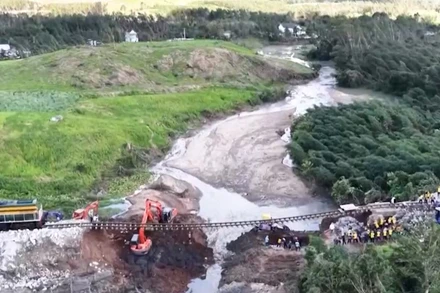 [Video] Tuyến đường sắt Bắc - Nam qua Đắk Lắk chính thức thông tuyến sau sự cố sạt lở