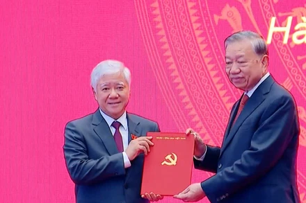 [Video] Trao quyết định Phó Bí thư Thường trực Đảng ủy Quốc hội