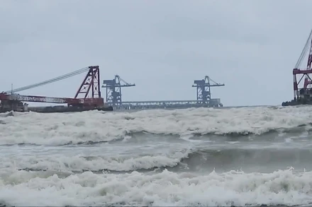 [Video] Từ ngày 16-25/12, nhiều vùng biển có sóng cao, cảnh báo nguy cơ sạt lở bờ biển