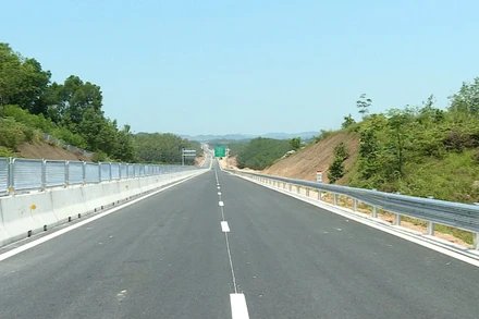 [Video] Hoàn thành 3.188km tuyến chính cao tốc