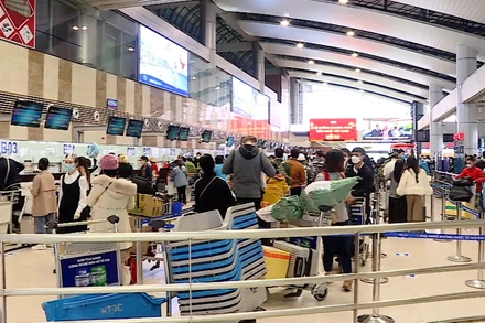[Video] Vé máy bay Tết Nguyên đán 2026 tiếp tục khan hiếm 