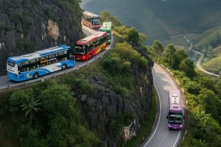 [Video] CSGT khảo sát an toàn đối với xe khách giường nằm 2 tầng trên các quốc lộ miền núi