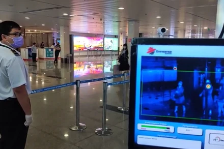 [Video] TP Hồ Chí Minh đo thân nhiệt toàn bộ hành khách nhập cảnh để phòng vi rút Nipah