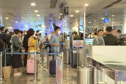 [Video] Sân bay Tân Sơn Nhất dự kiến phục vụ 145.000 hành khách/ngày dịp Tết Bính Ngọ 2026