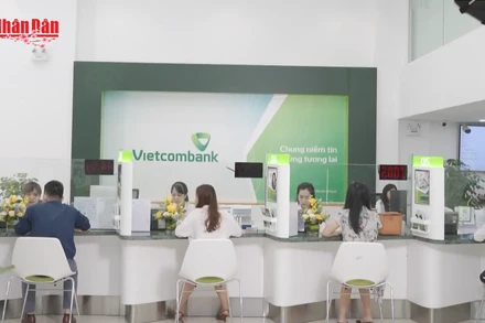 [Video] Ngân hàng, doanh nghiệp “đua” lì xì Tết Bính Ngọ