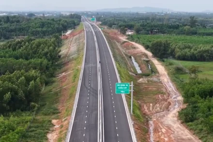 [Video] Tạm dừng thông xe cao tốc Quảng Ngãi - Hoài Nhơn dịp Tết Bính Ngọ 2026