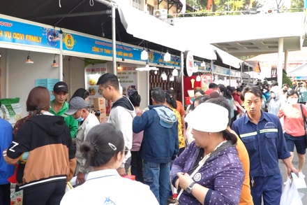 [Video] Công đoàn chăm lo Tết cho khoảng 12 triệu lượt người lao động