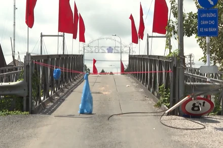 [Video] Cần Thơ cấm tàu thuyền qua kênh Thốt Nốt sau sự cố sập cầu 30/4