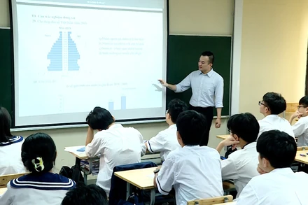 [Video] Hà Nội miễn học phí cho học sinh công lập từ năm học 2025-2026