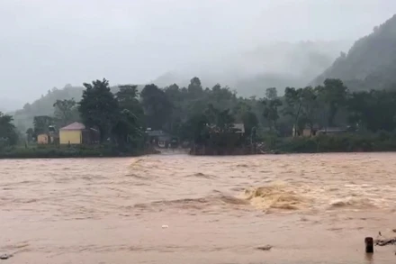 [Video] Mưa lũ gây chia cắt cục bộ tại Quảng Trị