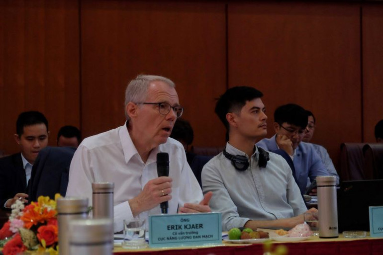 Ông ERIK KJAER, Cố vấn Trưởng Cục Năng lượng Đan Mạch, phát biểu tại hội thảo.