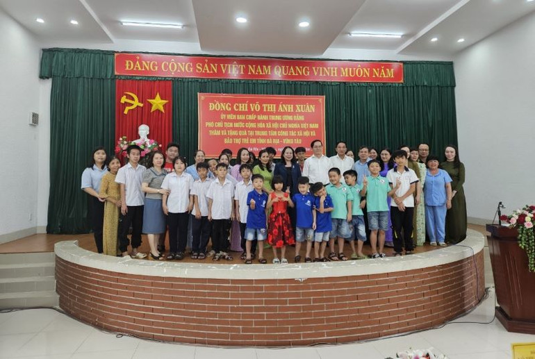 Phó Chủ tịch nước Võ Thị Ánh Xuân đã đến thăm, tặng quà cho các đối tượng tại Trung tâm Công tác xã hội và bảo trợ trẻ em tỉnh Bà Rịa-Vũng Tàu.