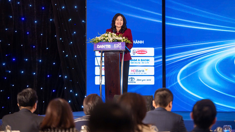 Thứ trưởng Lao động-Thương binh và Xã hội Nguyễn Thị Hà phát biểu tại hội thảo.