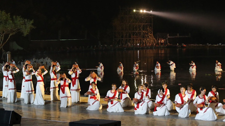 Chương trình nghệ thuật kéo dài hơn bốn giờ đồng hồ để chào đón năm mới 2024.