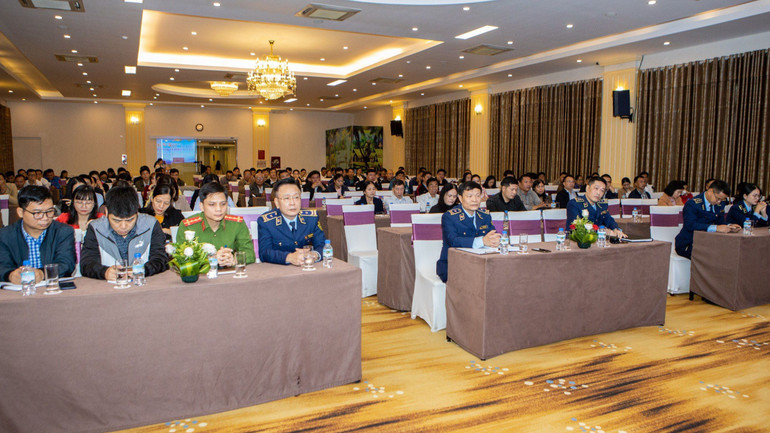 Gần 260 đại biểu đại diện các chủ doanh nghiệp kinh doanh xăng, dầu trên địa bàn tỉnh Ninh Bình tham dự hội nghị.